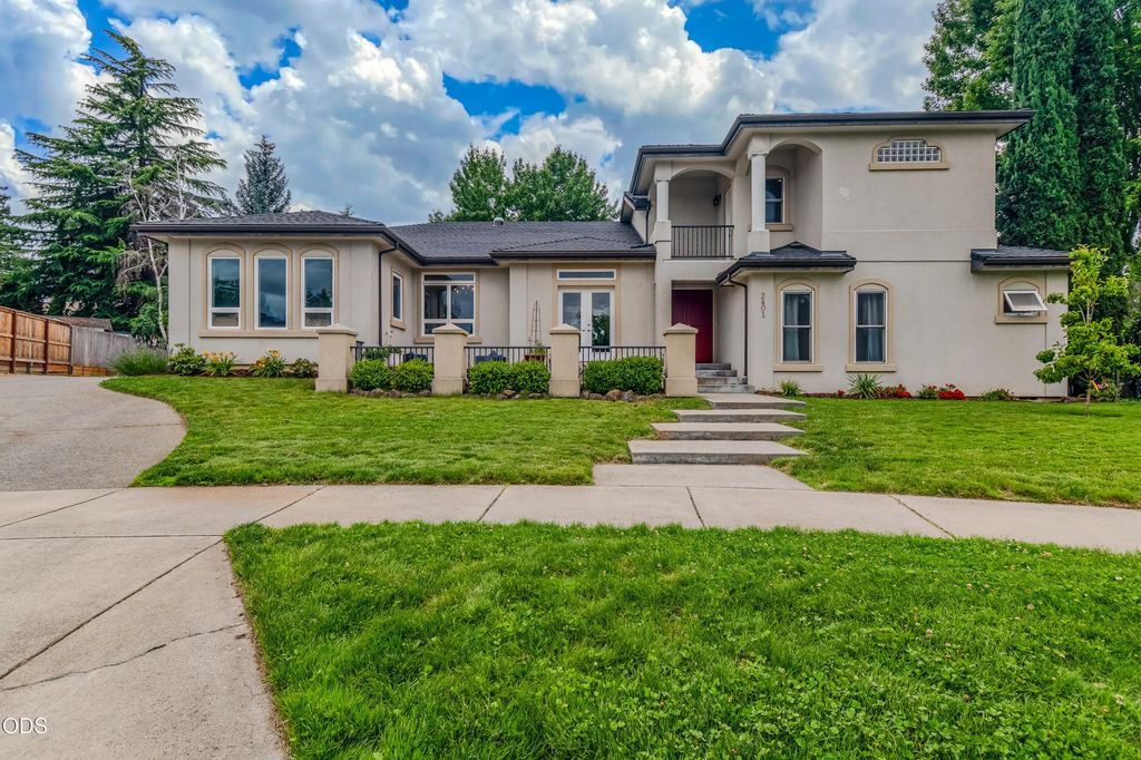 2401 Fox Run, Medford