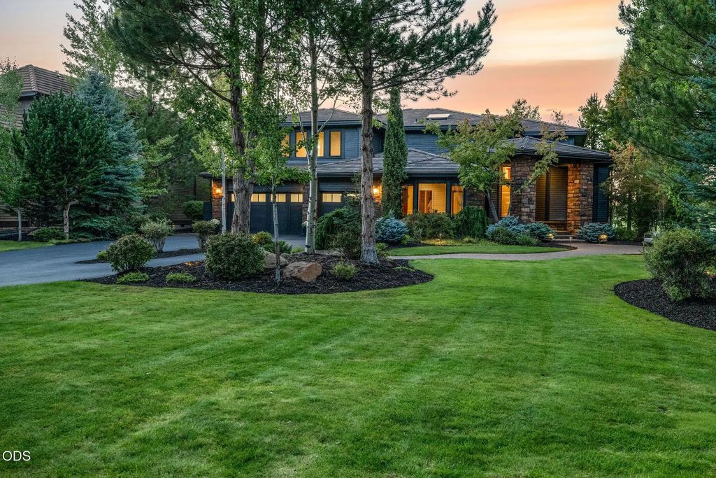 19275 Green Lakes Loop, Bend