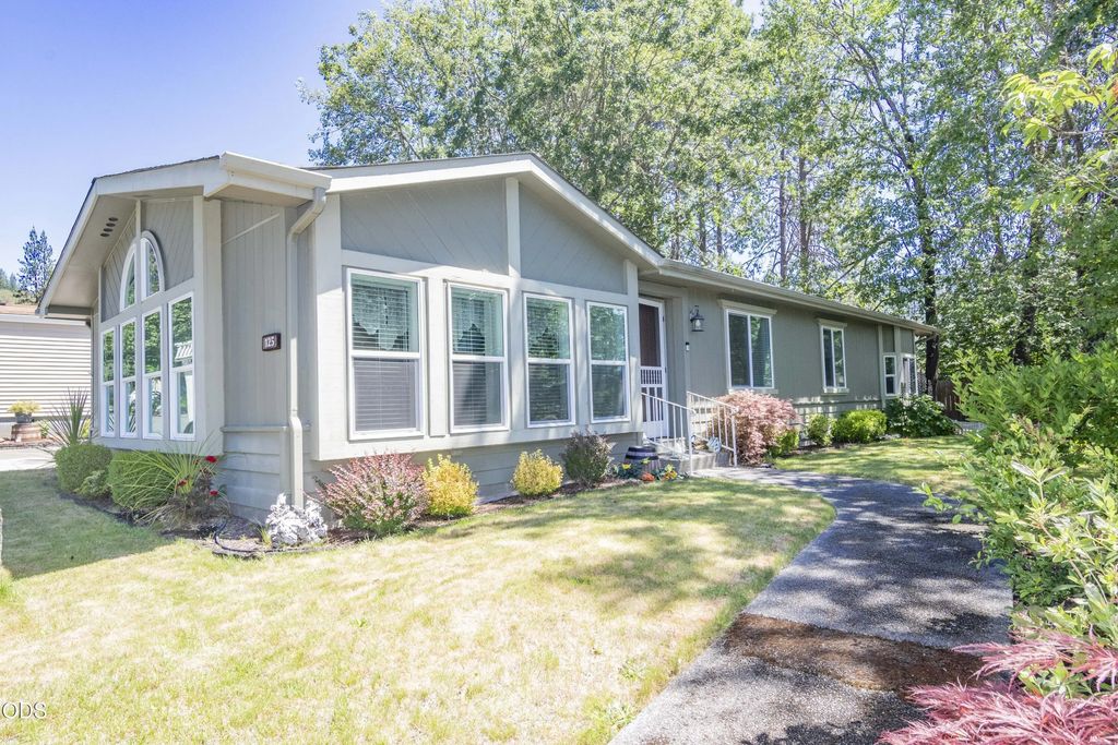 125 Nw Wrightwood Circle, Grants Pass