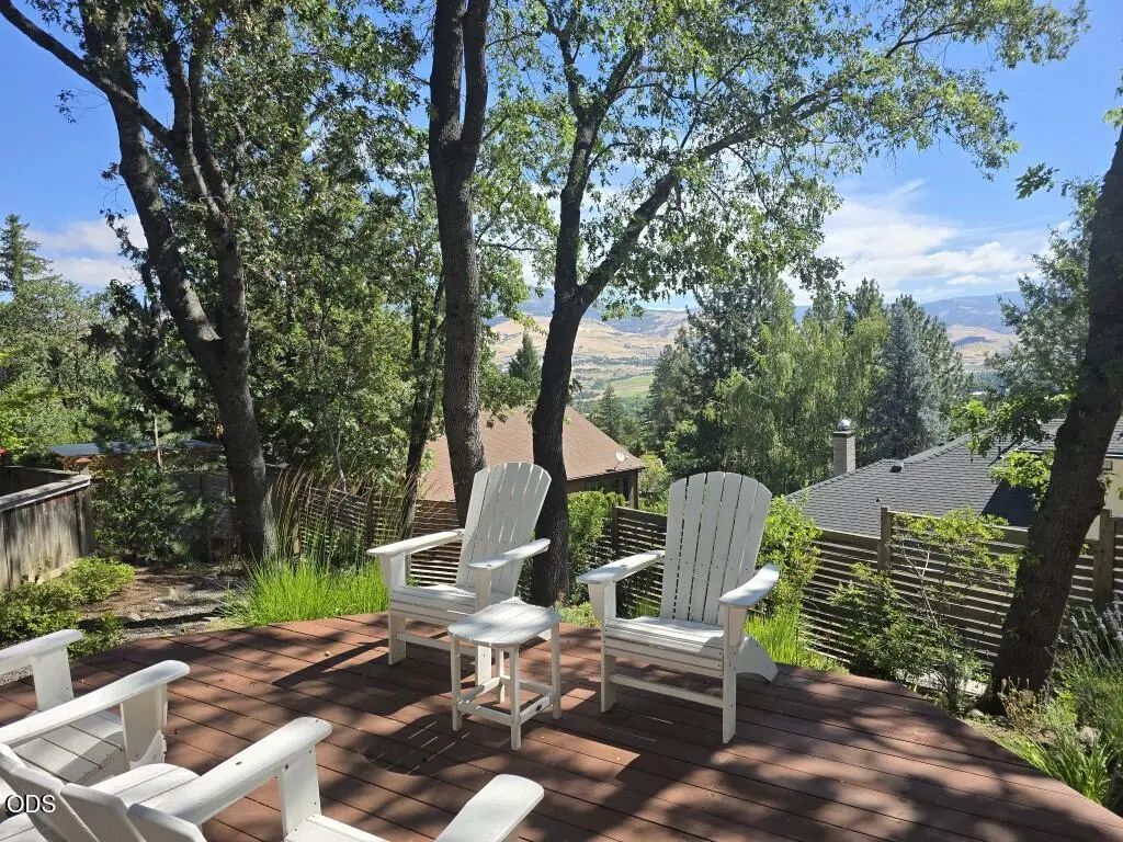 590 Taylor Street, Ashland