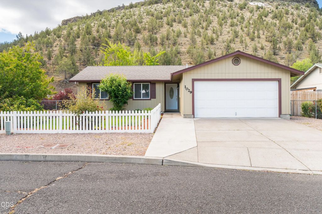 1029 Se Algonquian Loop, Prineville