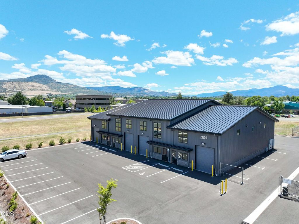 2016 Commerce Drive, Medford