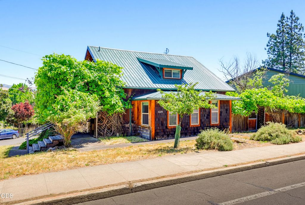 326 N Main Street, Ashland