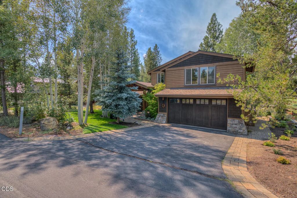 58017 Tokatee Lane, Sunriver