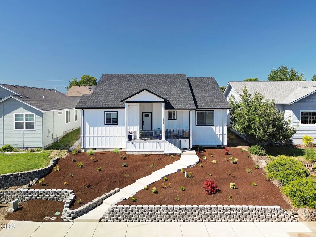990 Win Way, Eagle Point