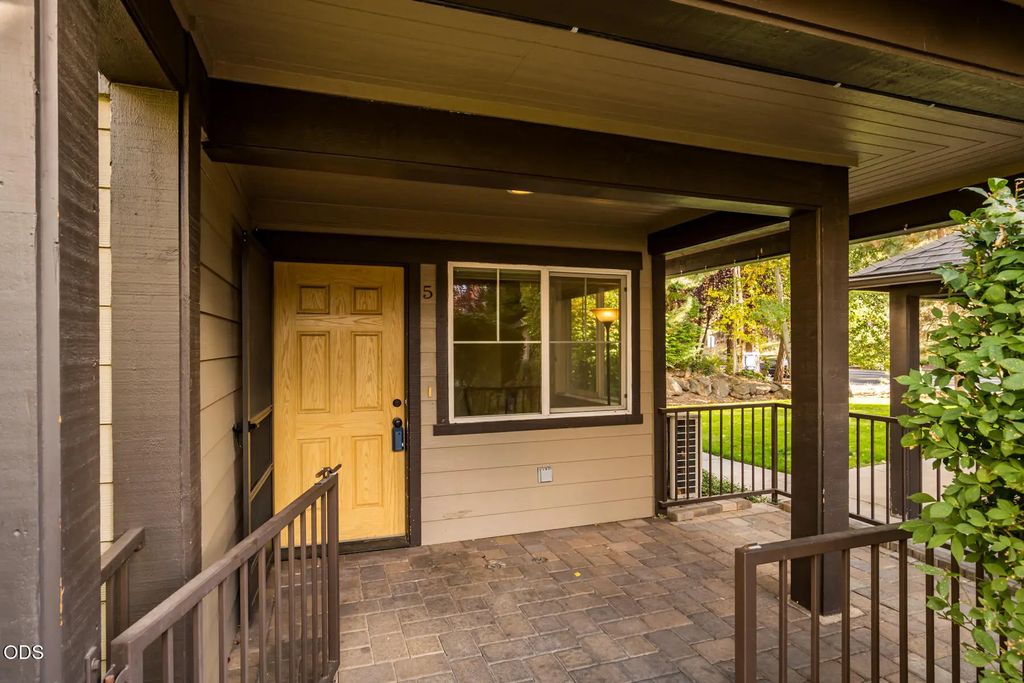 1929 Nw Monterey Pines Drive Unit 5, Bend