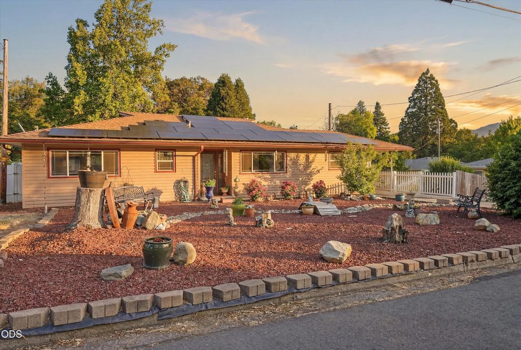 1317 Nw Prospect Avenue, Grants Pass