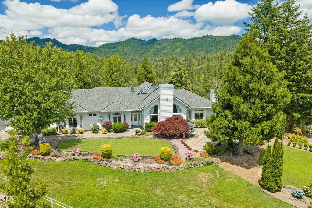 764 Jess Way, Grants Pass