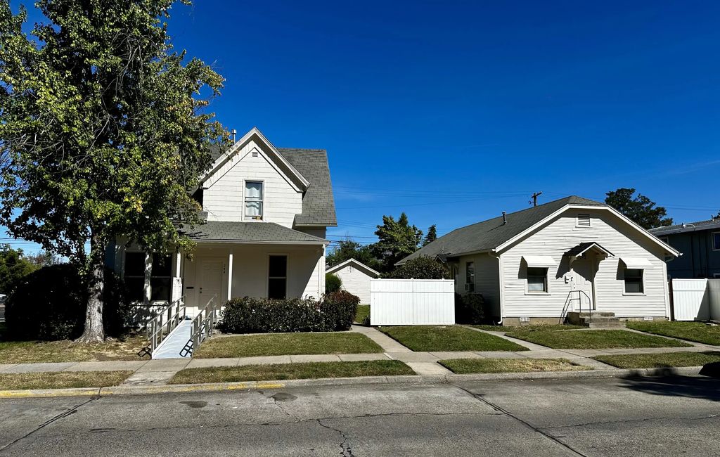 325 W 4th Street, Medford