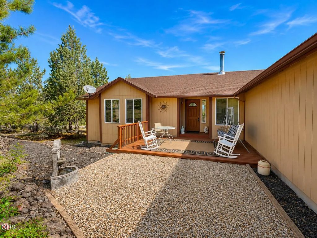 1047 Se Akins Drive, Prineville