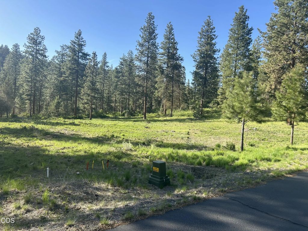 1082 Paper Birch Way, Klamath Falls