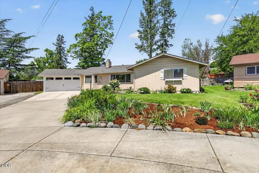 1621 Gayety Lane, Medford