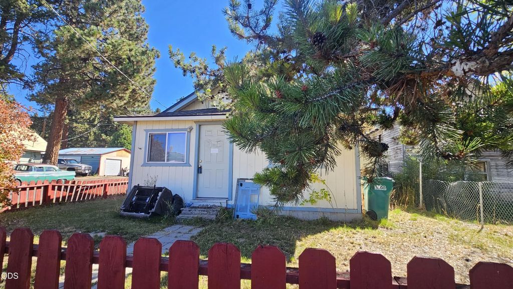 139 S 2nd Avenue, Chiloquin