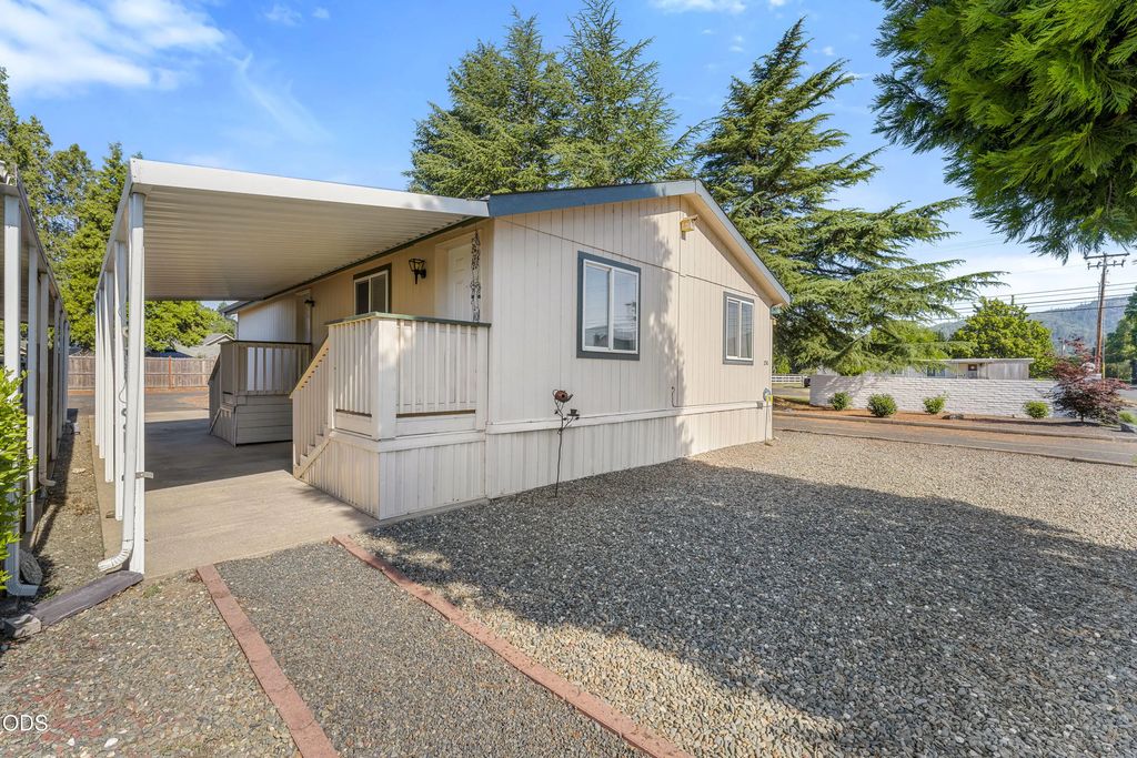 750 Roguelea Lane, Grants Pass