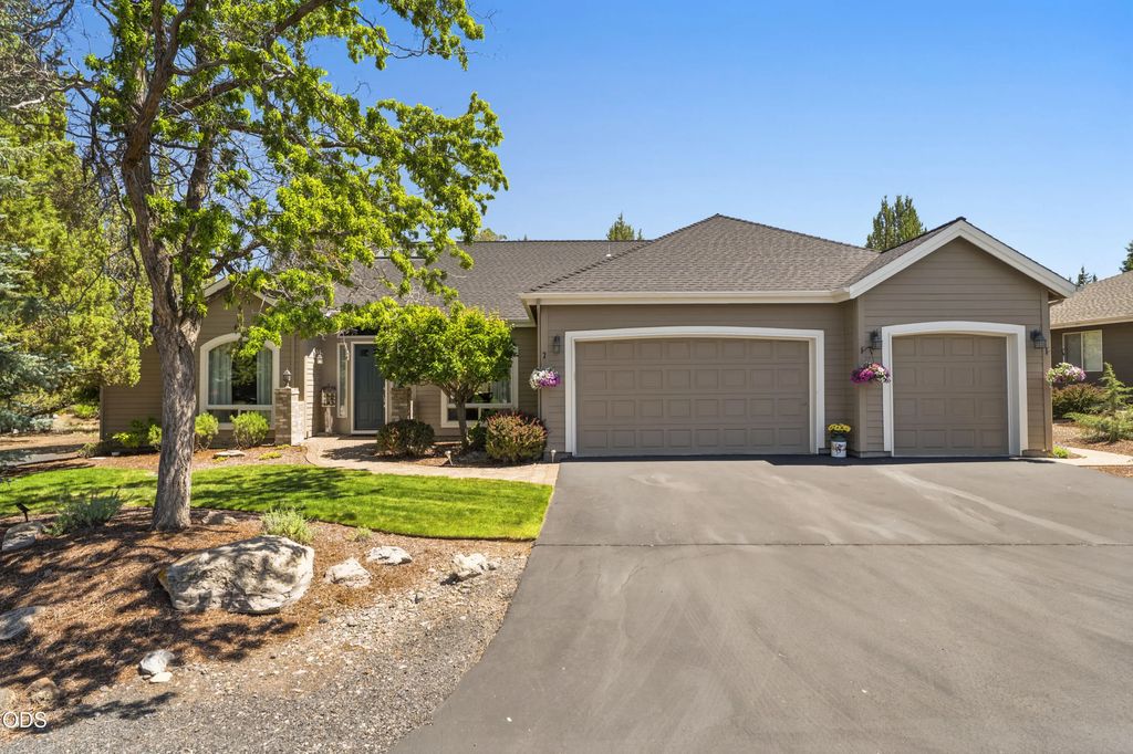 880 Willet Lane, Redmond
