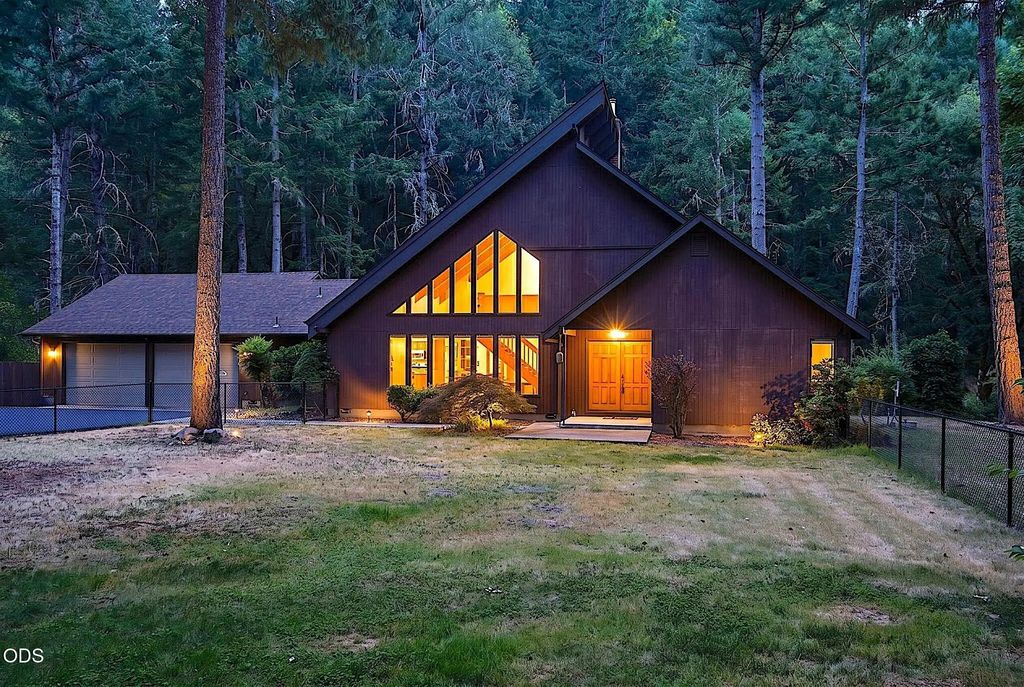 484 Round Prairie Road, Wilderville
