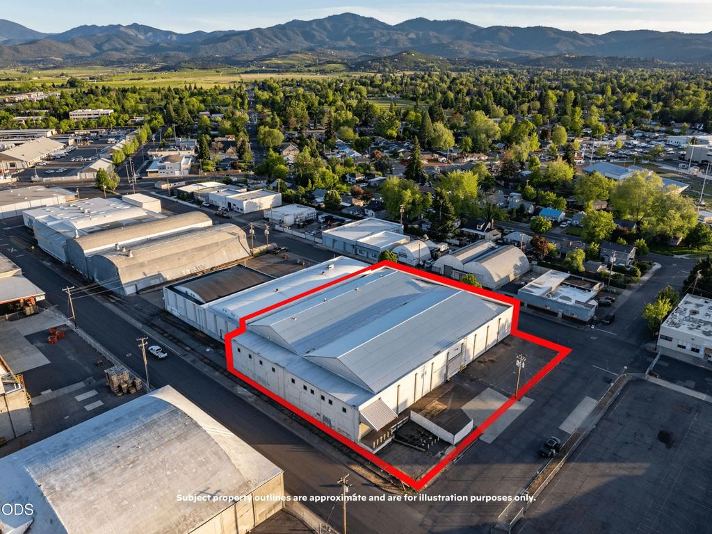 715 S Grape Street, Medford