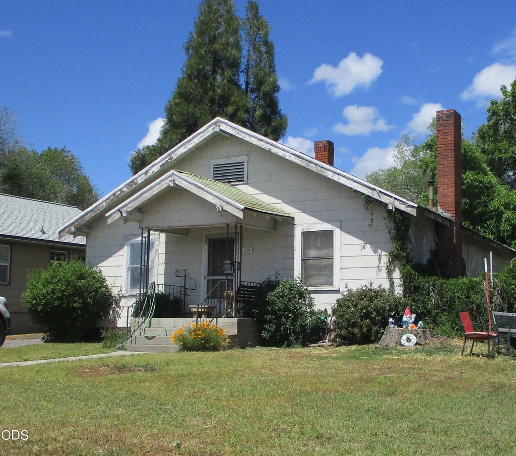 321 Crater Lake Parkway, Klamath Falls