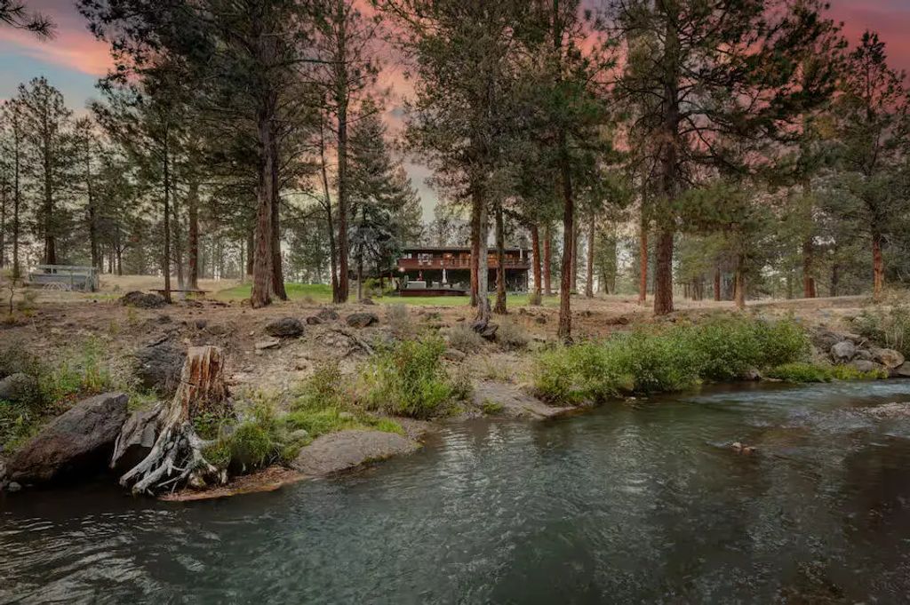 16430 Highway 126, Sisters