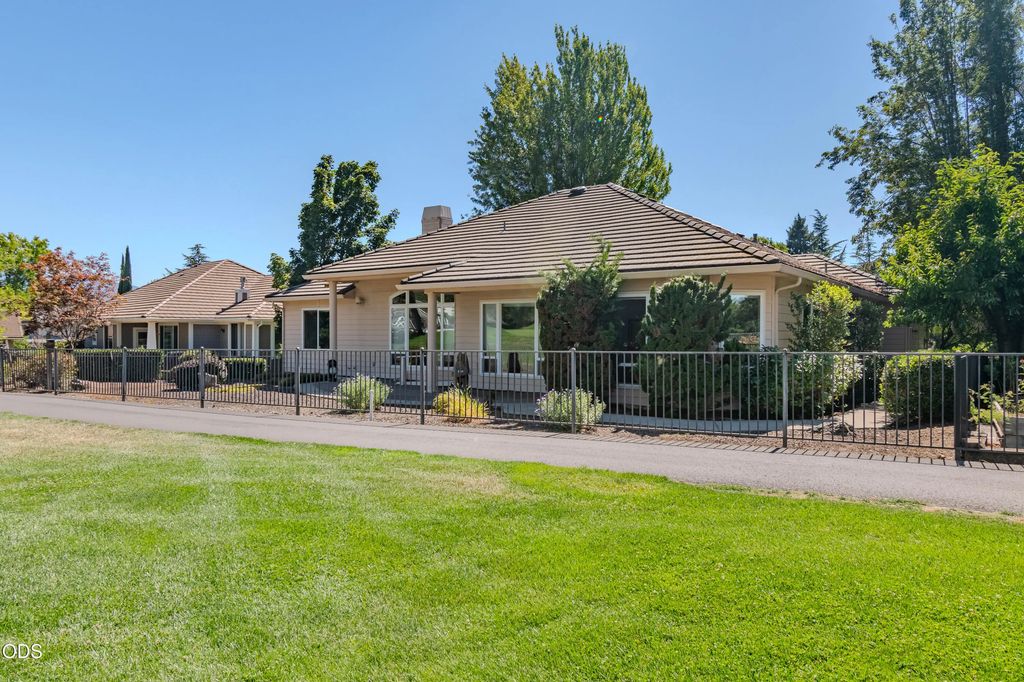 401 Golf View Drive, Medford