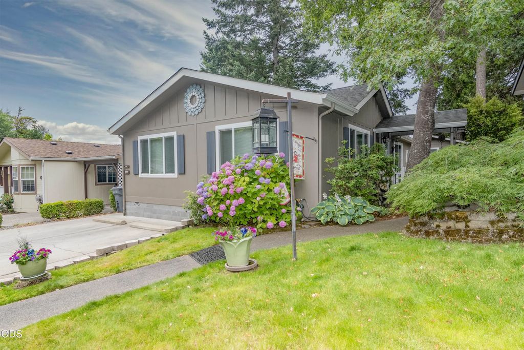 219 Nw Creekside Drive, Grants Pass