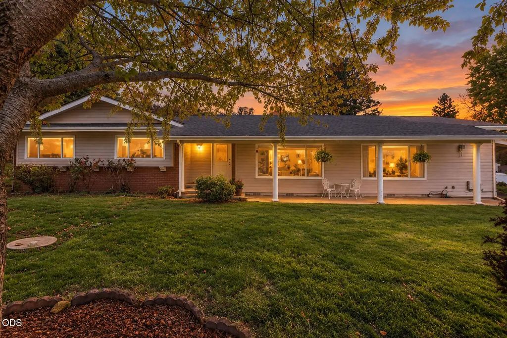 2820 David Lane, Medford