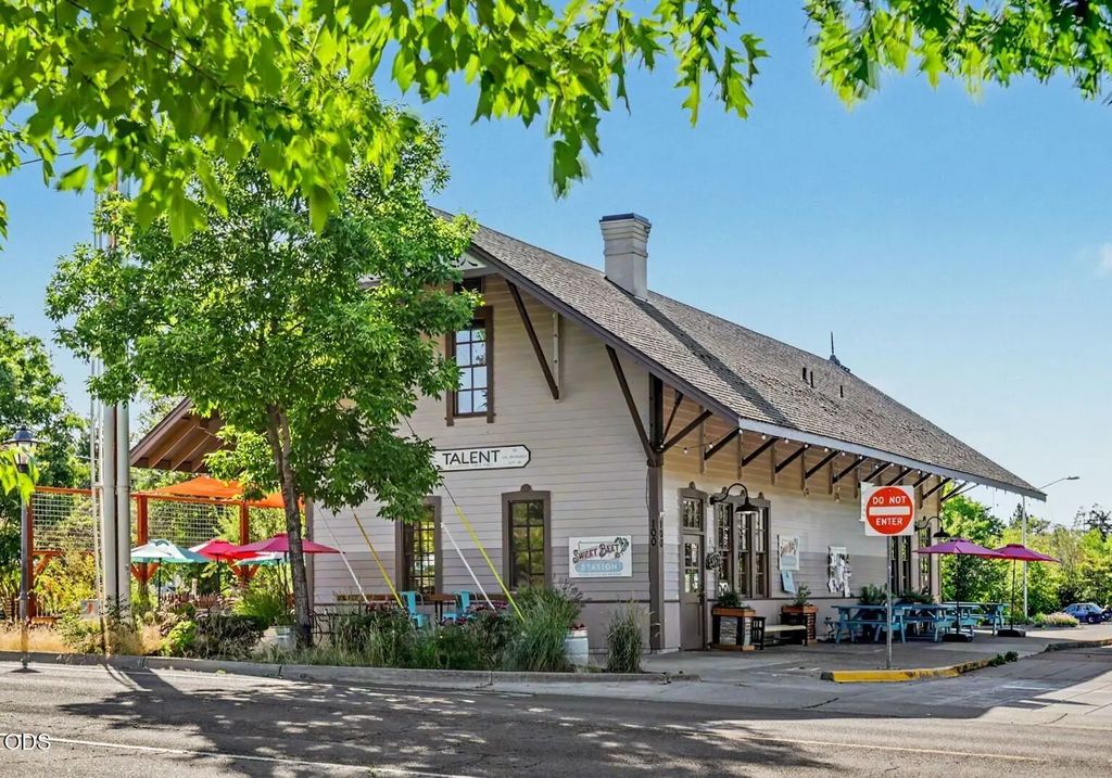 100 E Main Street, Talent