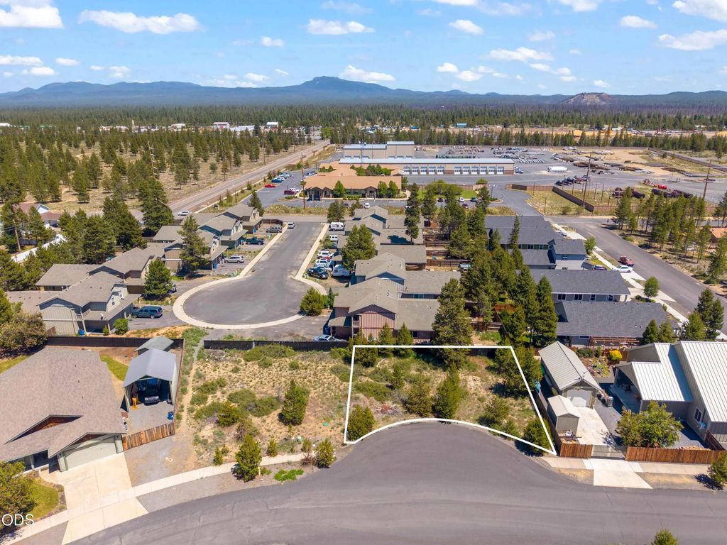51368 Apache Tears Court, La Pine
