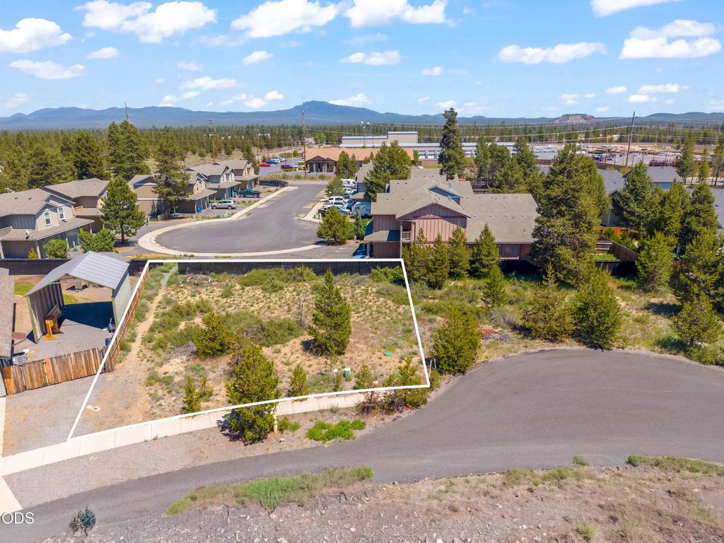 51374 Apache Tears Court, La Pine