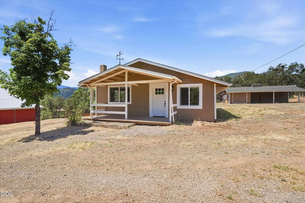 8960 N Applegate Road, Grants Pass