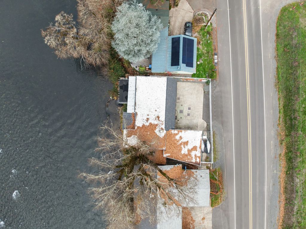 2400 Rogue River Highway, Gold Hill