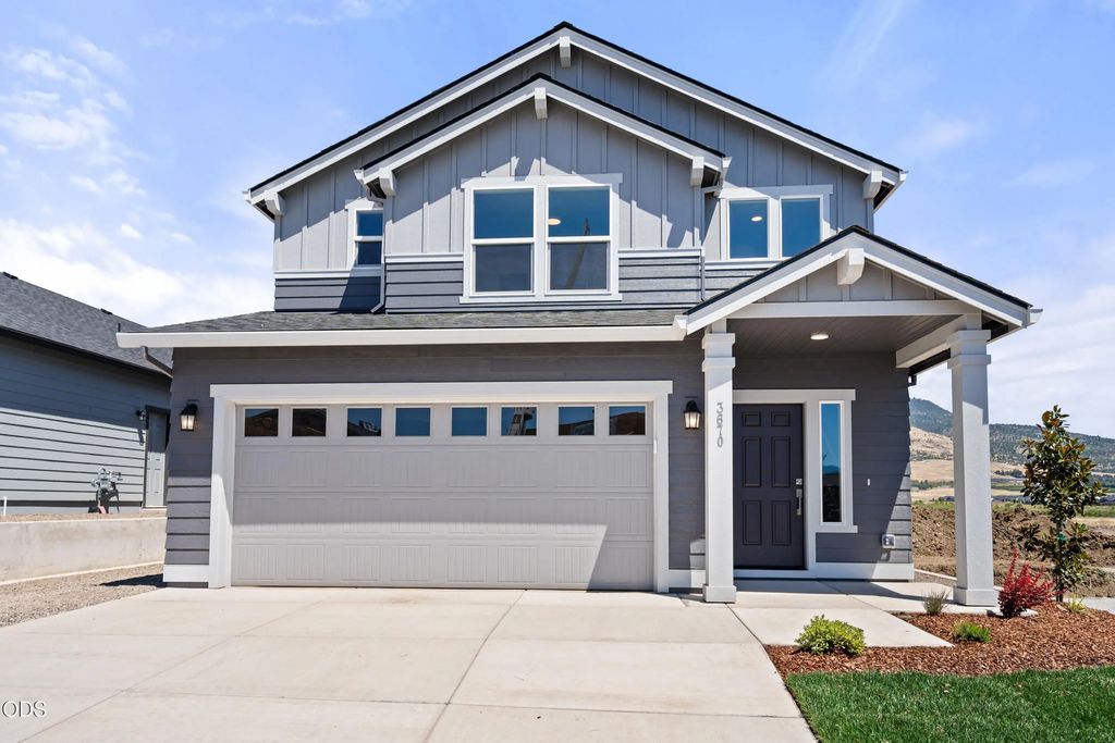 3670 Luchu Street, Medford