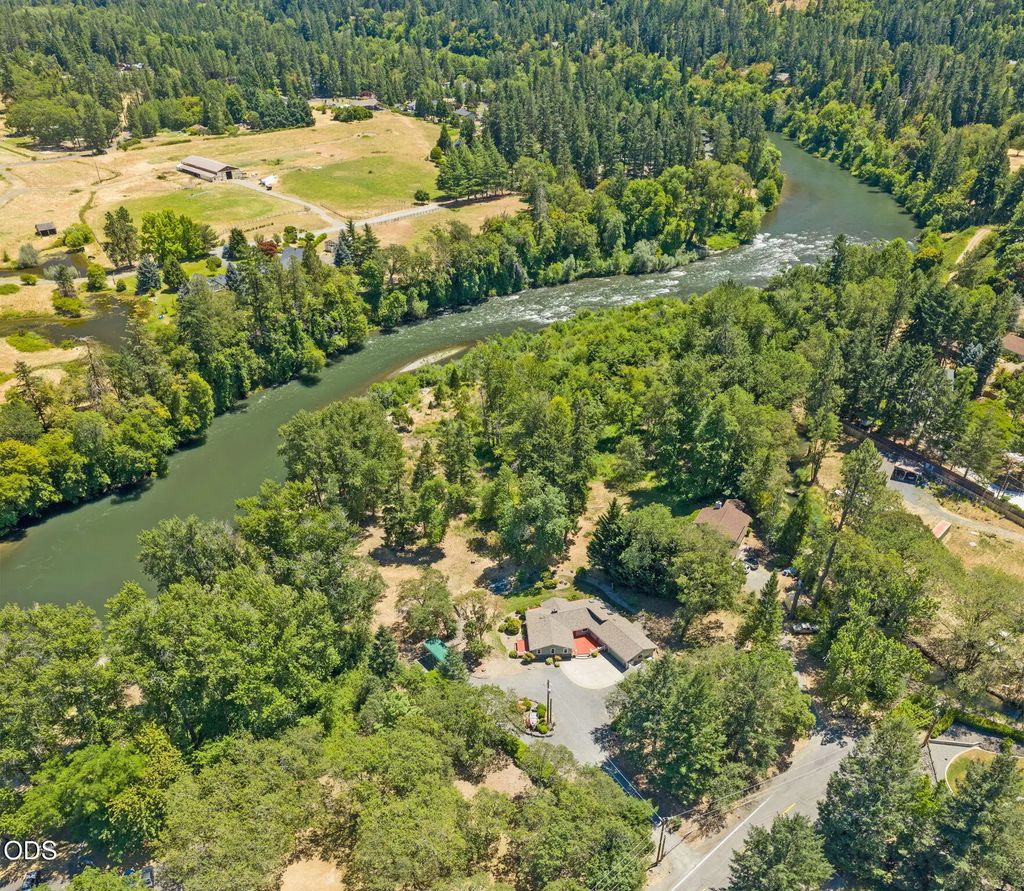 290 Chinook Park Lane, Grants Pass