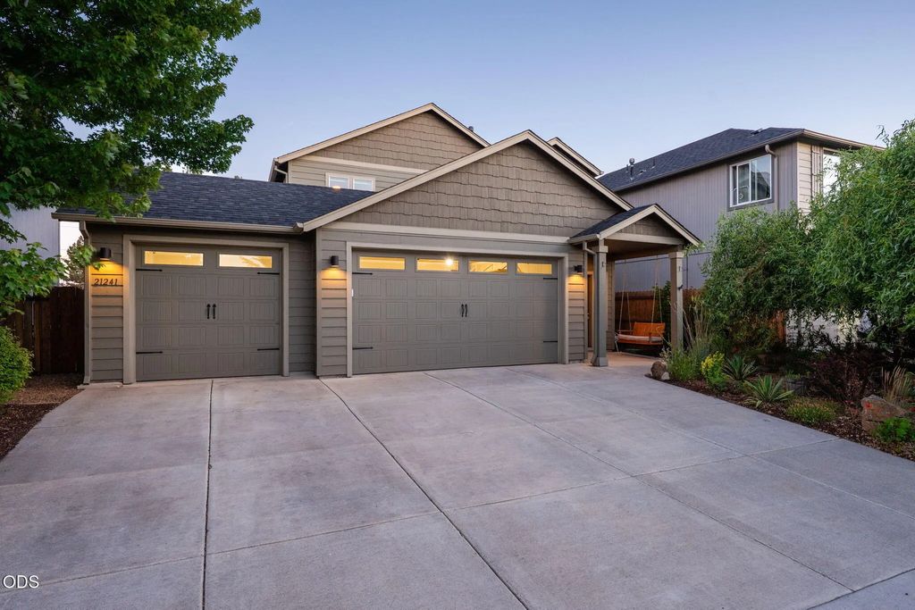 21241 Se Golden Market Lane, Bend