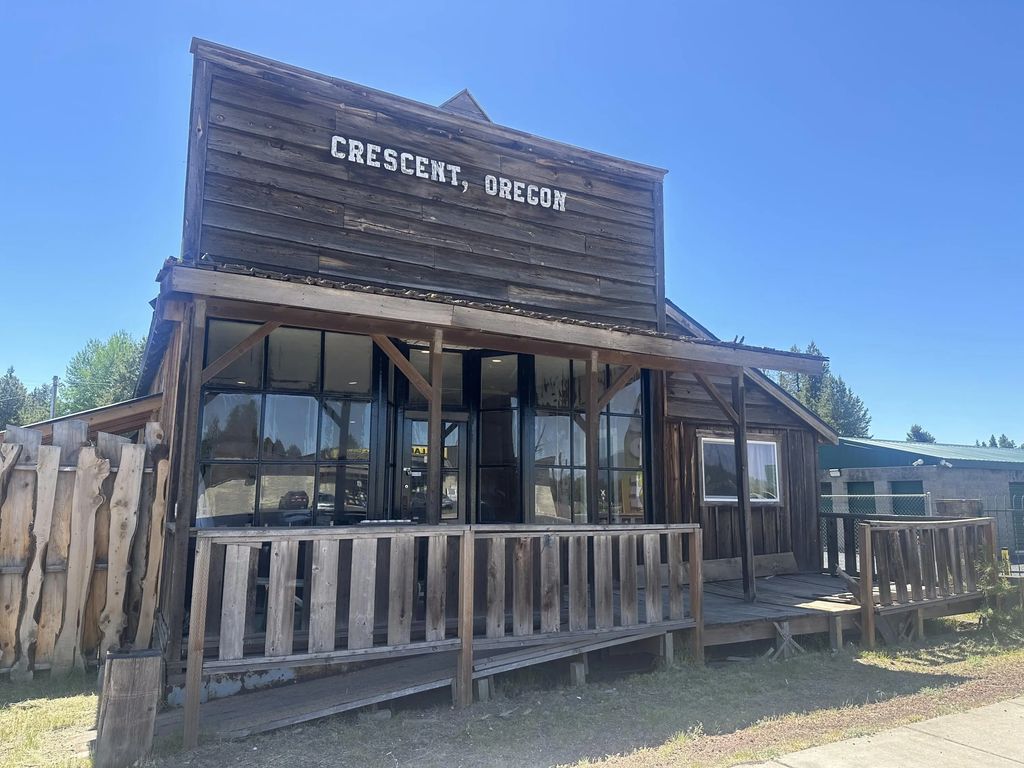 102 Jones Street, Crescent