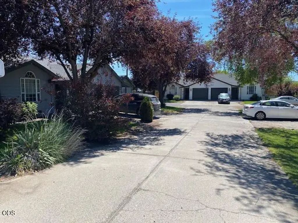 2334 Nw Mcdougal Court 2320,2326,2334, Prineville