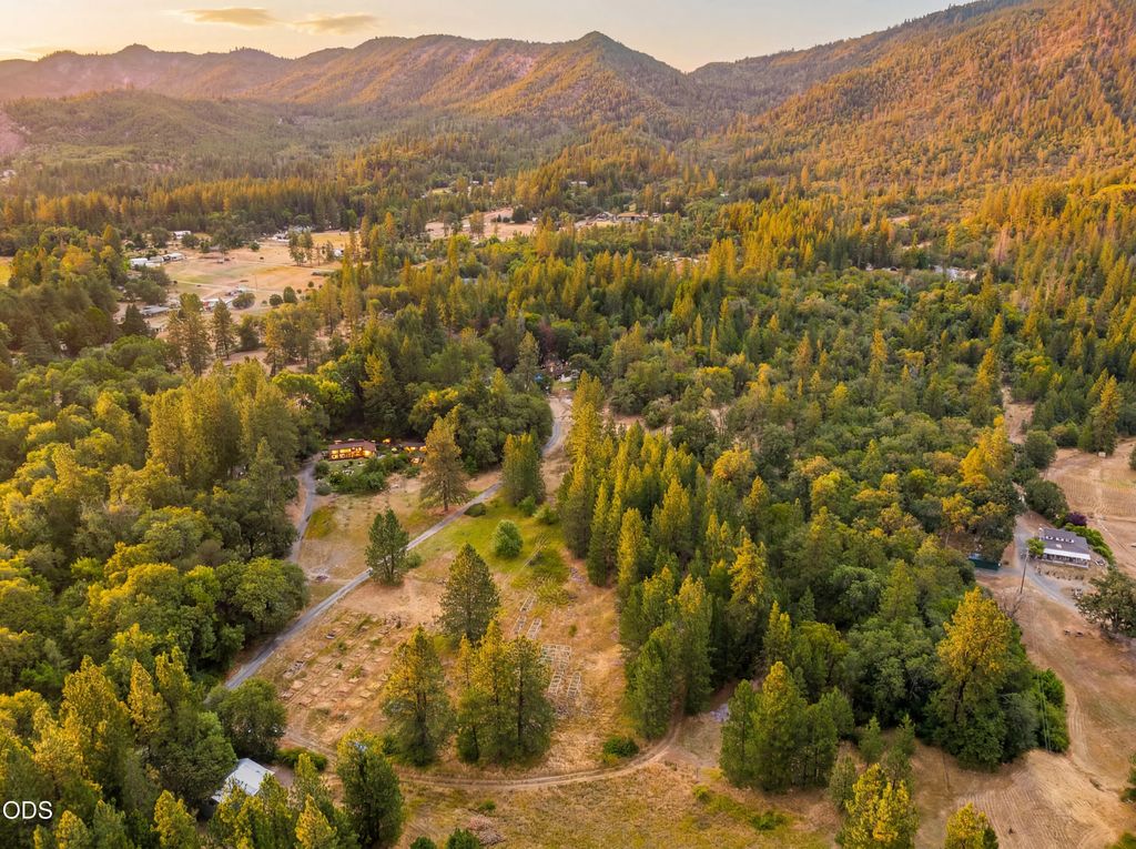 E Evans Creek Road 703, Rogue River