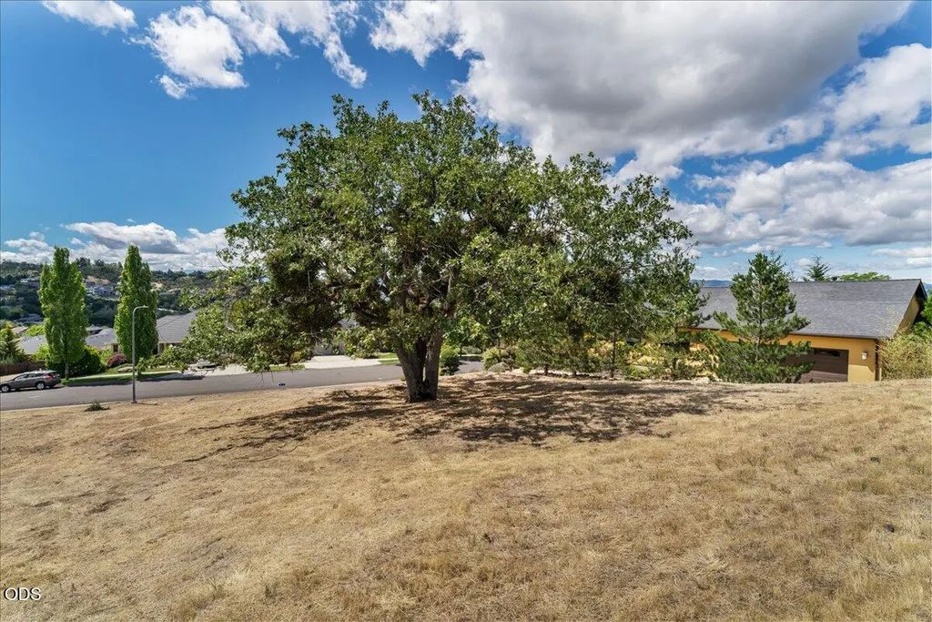 4359 Vista Pointe Drive, Medford