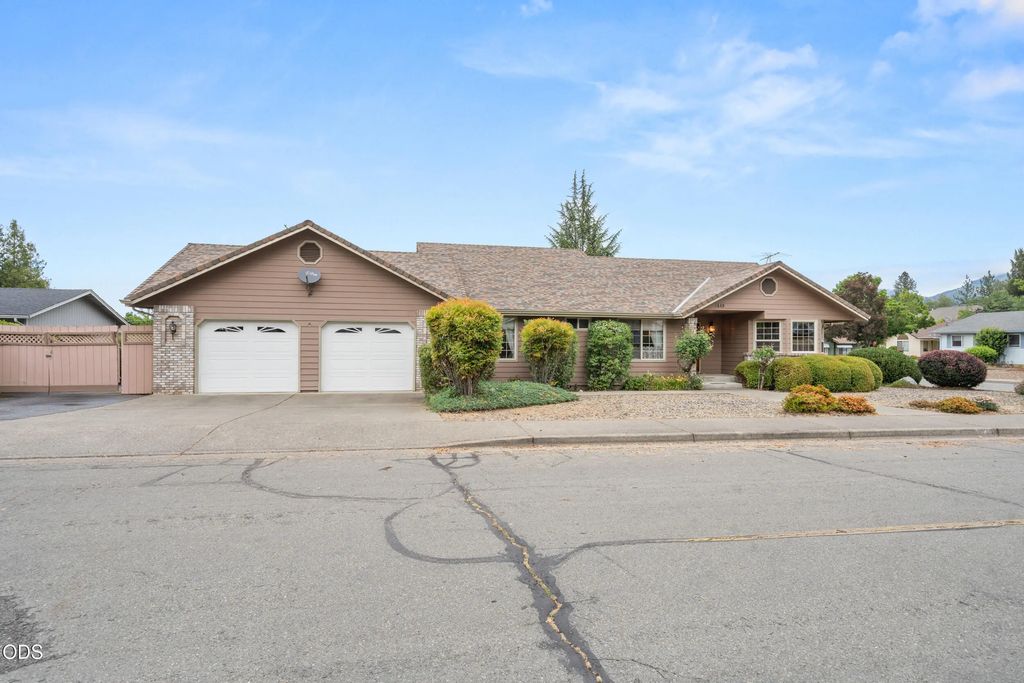 1449 Ben Aire Circle, Grants Pass