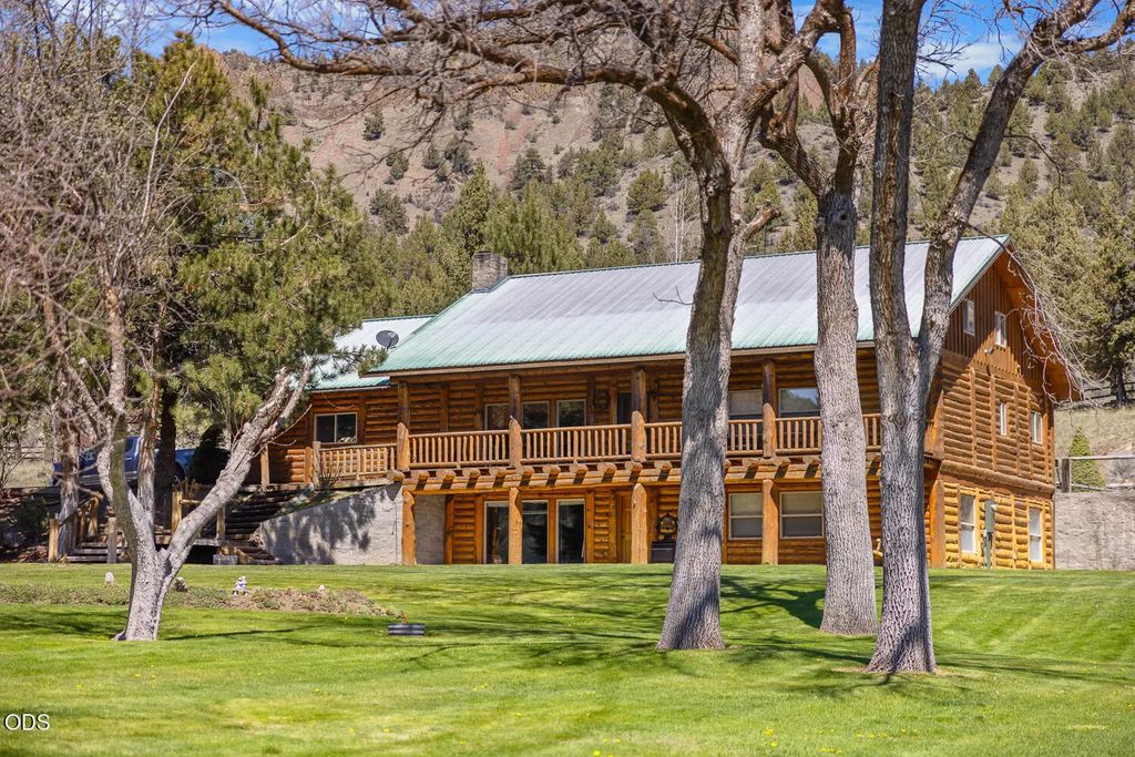 16305 N East Ochoco Highway, Prineville