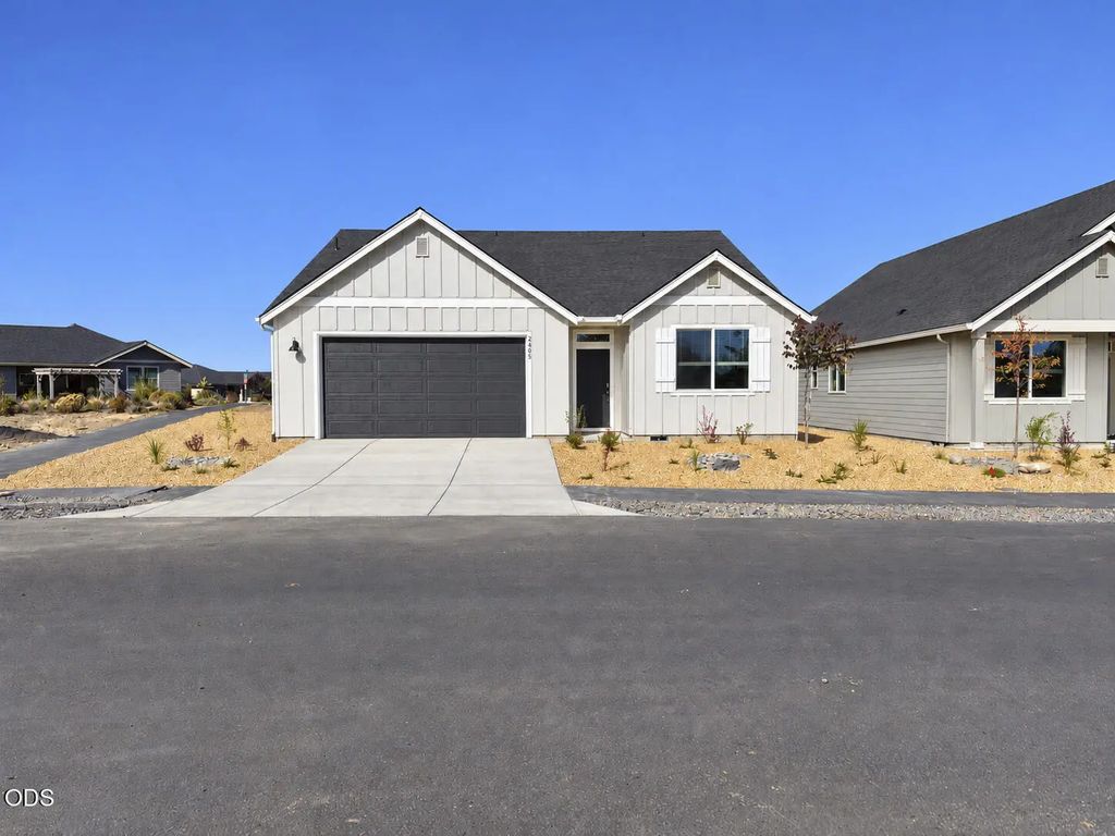 2505 Nw 23rd Lp. S, Redmond