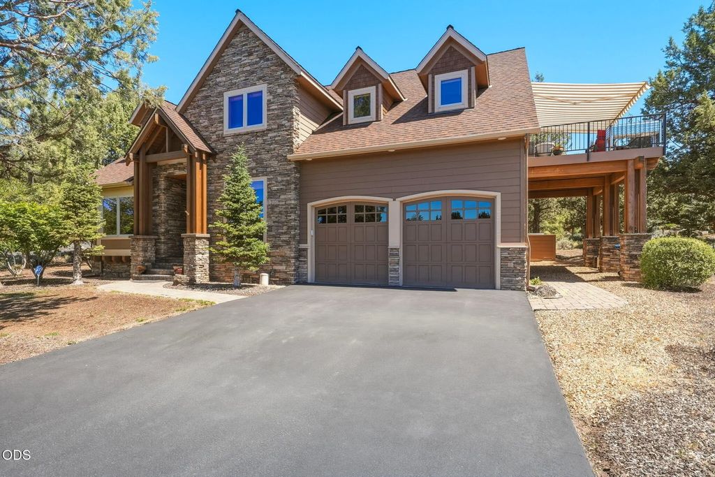 11308 Highcrest Court, Redmond