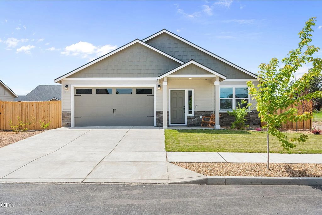 3289 Nw 10th Place, Redmond