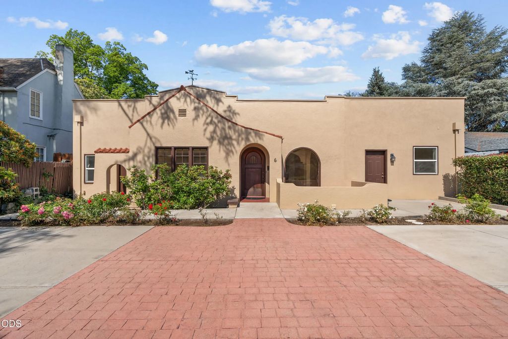 6 Corning Court, Medford