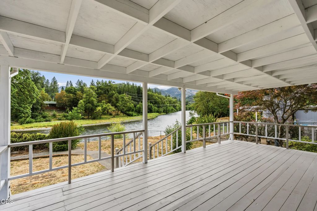 2850 Rogue River Highway, Grants Pass