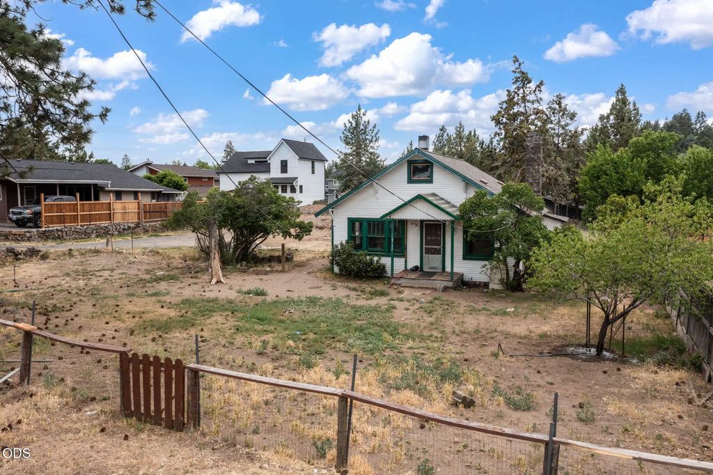 1929 Nw Hill Street, Bend