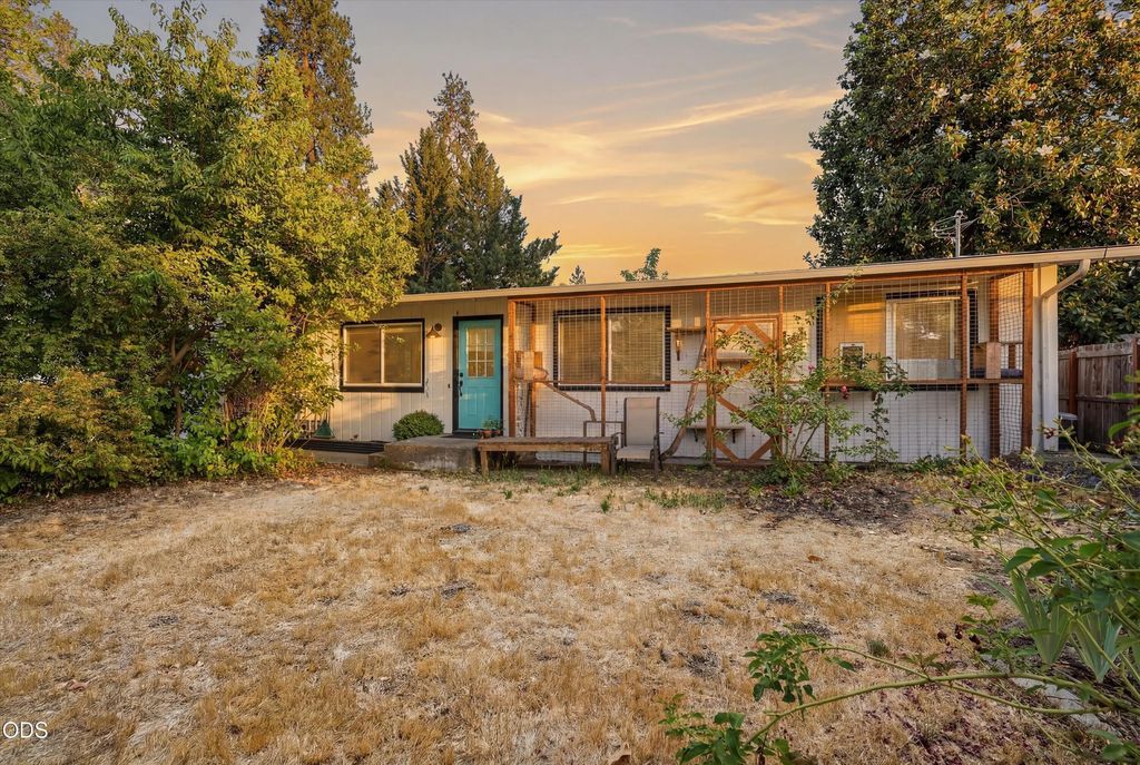 3339 Perrydale Court, Medford