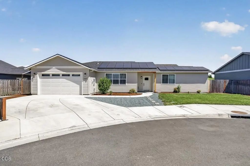 3327 Kingsbury Drive, Medford
