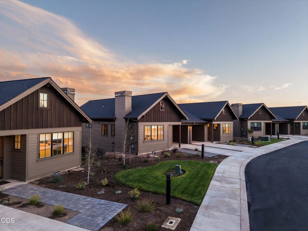 19103 Trailhead Court 7, Bend
