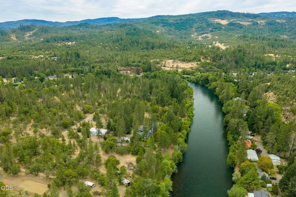 2697 Old Ferry Road, Shady Cove